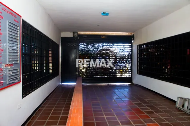 Edificio en alquiler de 140 m² con oficinas y excelente ubicación en Punto Fijo - Foto 2