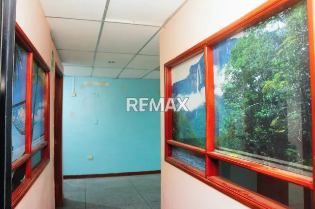 Edificio en alquiler de 140 m² con oficinas y excelente ubicación en Punto Fijo - Foto 5