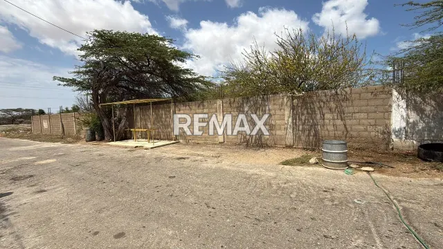 Terreno en venta de 1.184 m² en esquina, excelente inversión en Punto Fijo - Foto 1