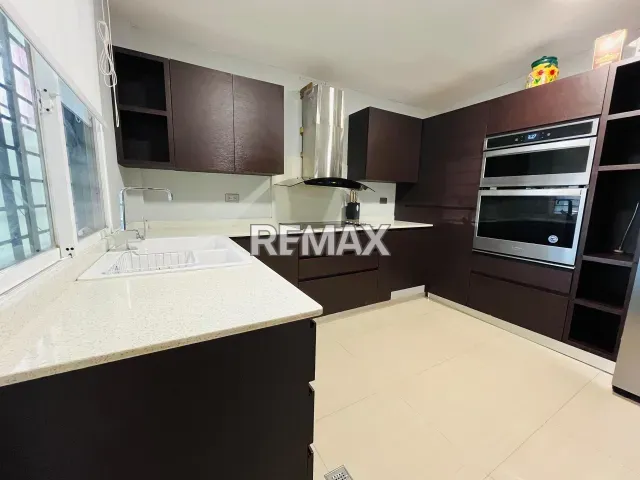 Amplio TownHouse de 3 habitaciones en alquiler, 313 m² en Puerta Maraven - Foto 1