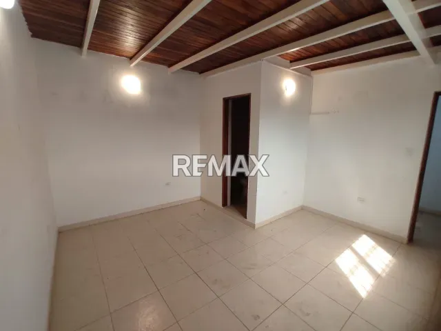 Local comercial de 120 m² en alquiler con oficina y 4 puestos de estacionamiento - Foto 6