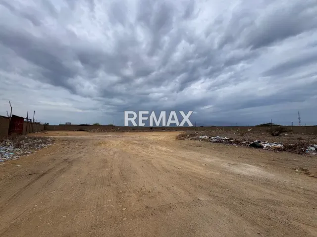 Amplio terreno comercial de 6.800 m² en venta, ideal para galpones en Punto Fijo - Foto 4