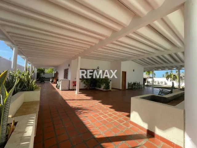 Espectacular TownHouse de 3 hab. y 4 baños en venta, 1200 m² en Playa Azul - Foto 1