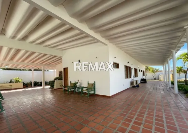 Espectacular TownHouse de 3 hab. y 4 baños en venta, 1200 m² en Playa Azul - Foto 2