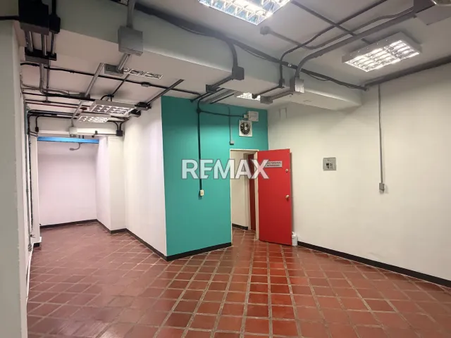 Moderna oficina de 94 m² con 4 estacionamientos en alquiler, Centro de Punto Fijo - Foto 1
