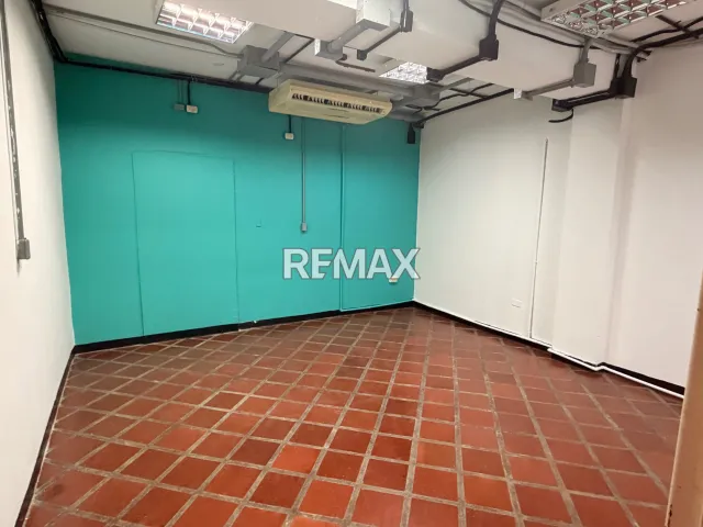 Moderna oficina de 94 m² con 4 estacionamientos en alquiler, Centro de Punto Fijo - Foto 2