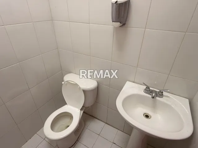 Moderna oficina de 94 m² con 4 estacionamientos en alquiler, Centro de Punto Fijo - Foto 3
