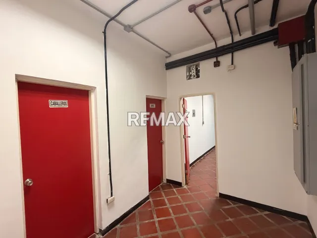 Moderna oficina de 94 m² con 4 estacionamientos en alquiler, Centro de Punto Fijo - Foto 5