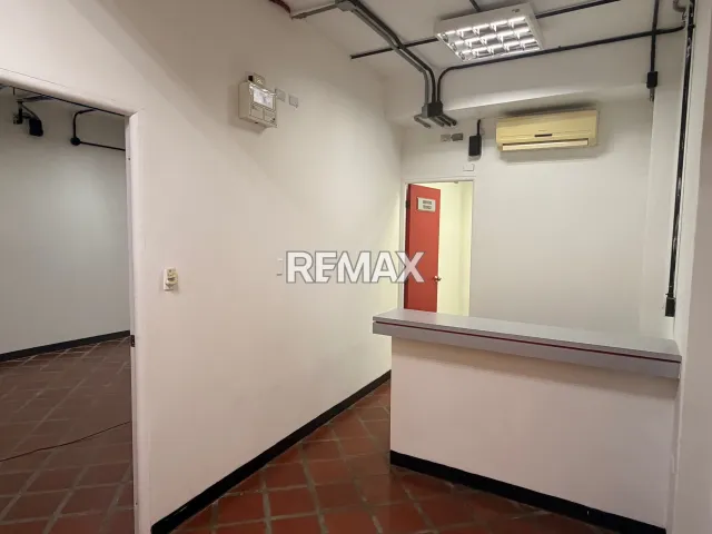Moderna oficina de 94 m² con 4 estacionamientos en alquiler, Centro de Punto Fijo - Foto 6