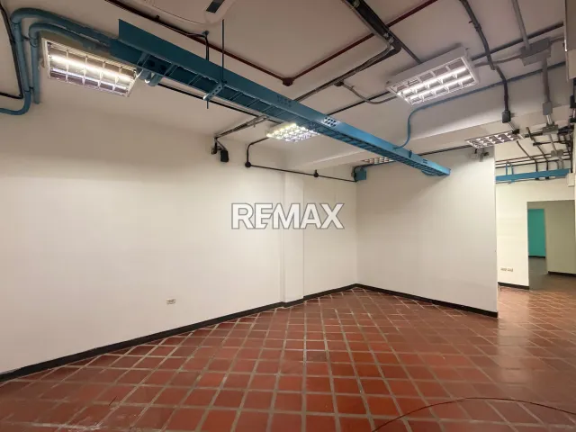 Moderna oficina de 94 m² con 4 estacionamientos en alquiler, Centro de Punto Fijo - Foto 7