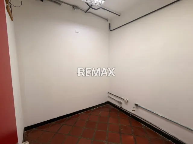Moderna oficina de 94 m² con 4 estacionamientos en alquiler, Centro de Punto Fijo - Foto 8