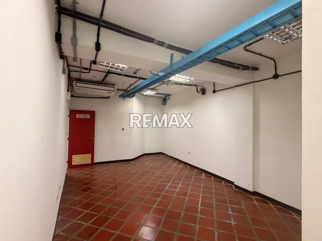 Moderna oficina de 94 m² con 4 estacionamientos en alquiler, Centro de Punto Fijo - Foto 9