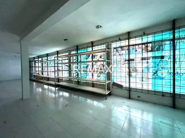 Amplio local comercial de 380 m² en venta, centro de Punto Fijo, alto tráfico - Foto 3
