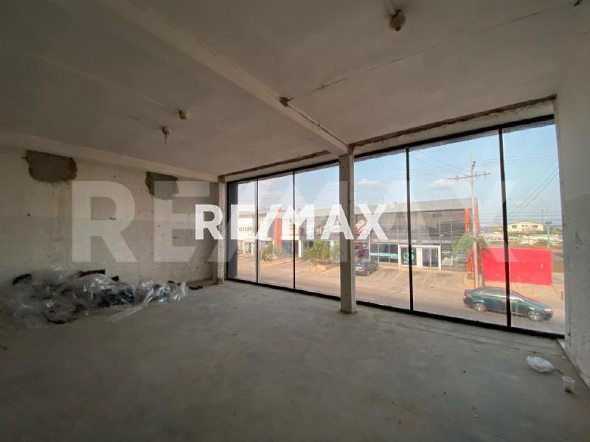 Edificio comercial en venta de 994 m² con 10 locales en La Puerta Maraven - Foto 2