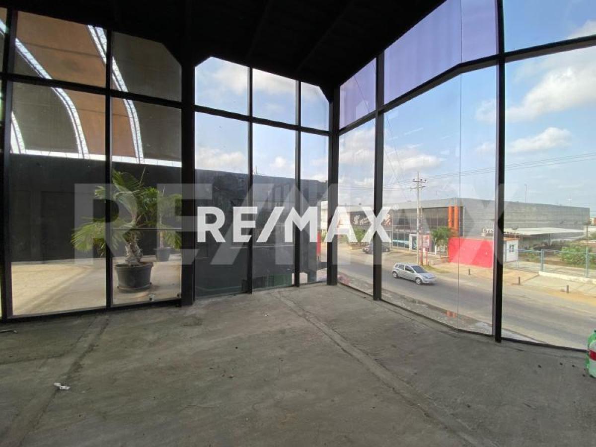 Edificio comercial en venta de 994 m² con 10 locales en La Puerta Maraven - Foto 8