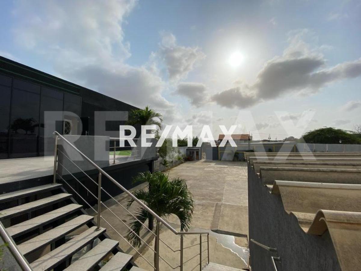Edificio comercial en venta de 994 m² con 10 locales en La Puerta Maraven - Foto 15