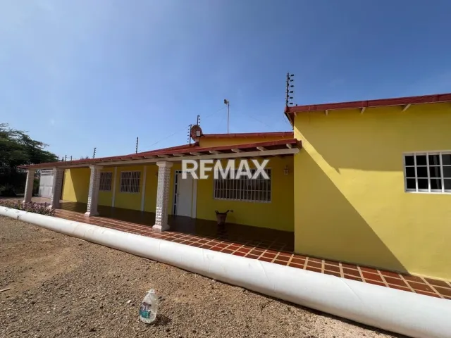En Venta Casa o TownHouse Sector Guacuira, Los Taques, Falcón, VEN - Foto 1