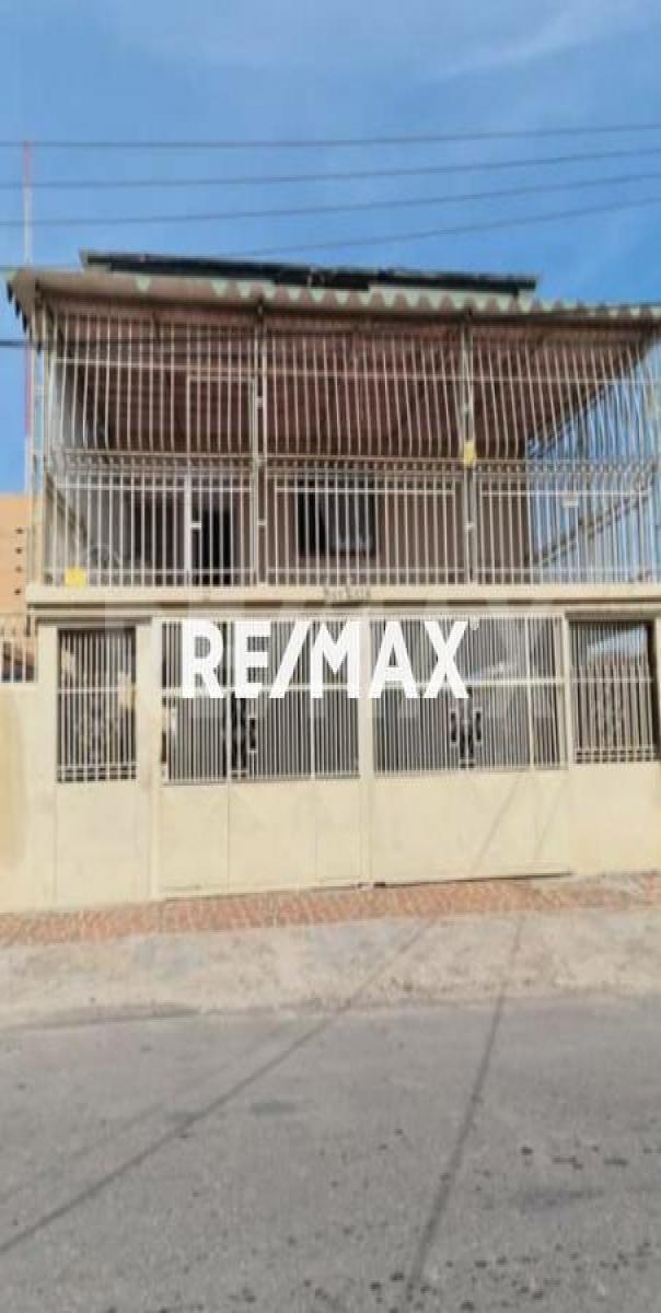 En Venta Casa o TownHouse Av Pumarosa, Punto Fijo, Carirubana, Falcón, VEN - Foto 1