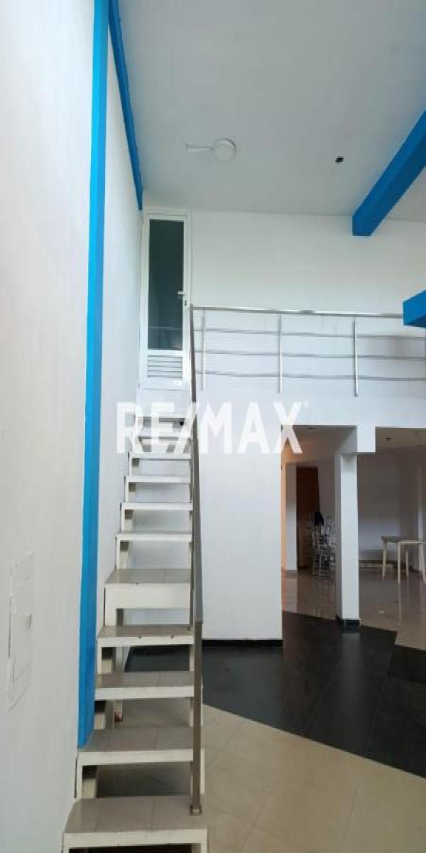 En Venta Local Comercial Av. Ollarvides, Puerta Maraven, Punto Fijo, Carirubana, Falcón, VEN - Foto 1