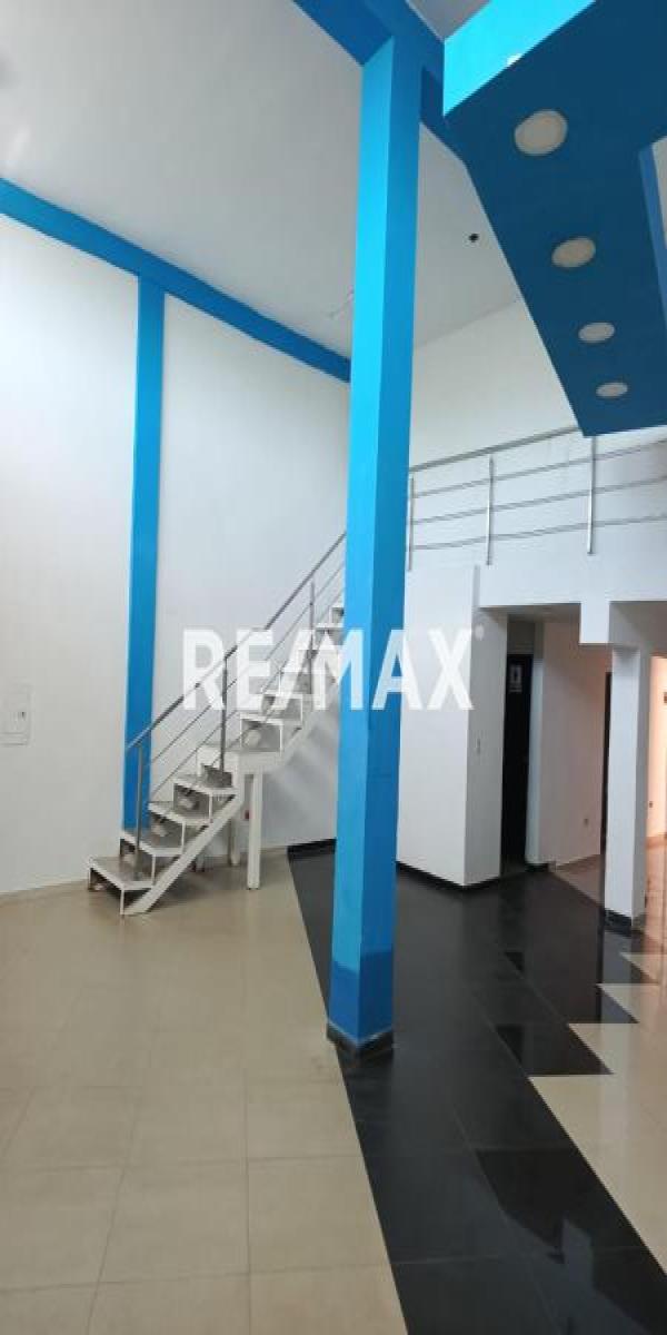 En Venta Local Comercial Av. Ollarvides, Puerta Maraven, Punto Fijo, Carirubana, Falcón, VEN - Foto 2