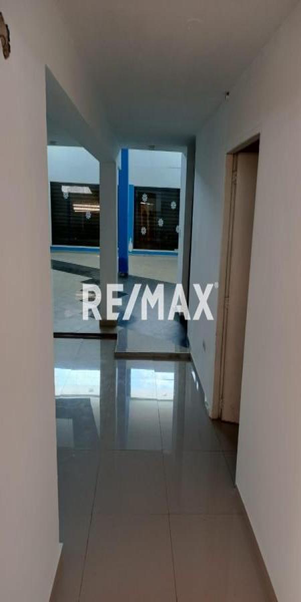En Venta Local Comercial Av. Ollarvides, Puerta Maraven, Punto Fijo, Carirubana, Falcón, VEN - Foto 4