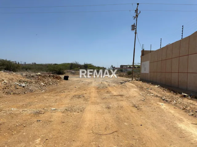 En Venta Terreno y Parcela Puerta Maraven calle Buenos Aires, Punto Fijo, Carirubana, Falcón, VEN - Foto 3
