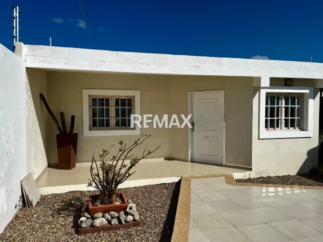 En Venta Casa o TownHouse Casacoima, Punto Fijo, Carirubana, Falcón, VEN - Foto 1