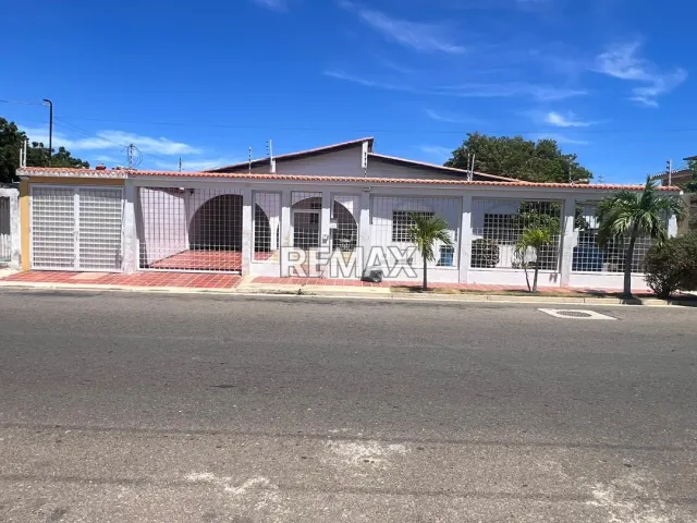 En Venta Casa o TownHouse Santa Irene, Punto Fijo, Carirubana, Falcón, VEN - Foto 1