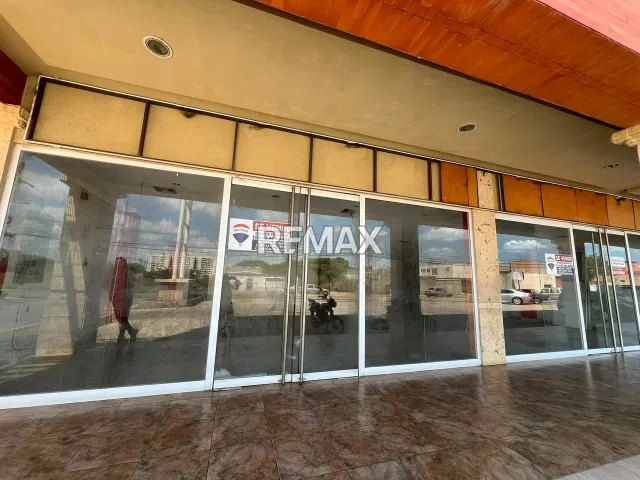 En Alquiler Local Comercial Urb Santa Irene Av Girardot, Punto Fijo, Carirubana, Falcón, VEN - Foto 2