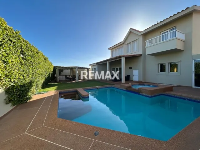 En Venta Casa o TownHouse terrazas del club de golf, Cine Comunidad Cardon, Cardón, Carirubana, Falcón, VEN - Foto 1