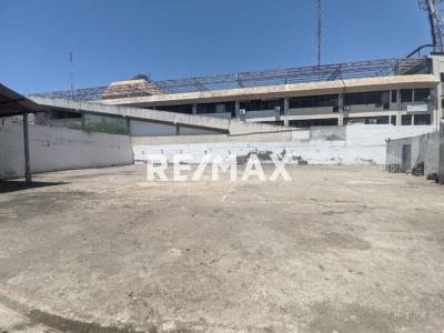 Galpón y Terreno  en Venta, Calle Arismendi, Centro de Punto Fijo.