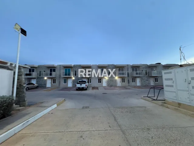 Townhouse En Venta, Puerta Maraven, Conjunto Cerrado Municipio Carirubana, estado Falcon - Foto 2