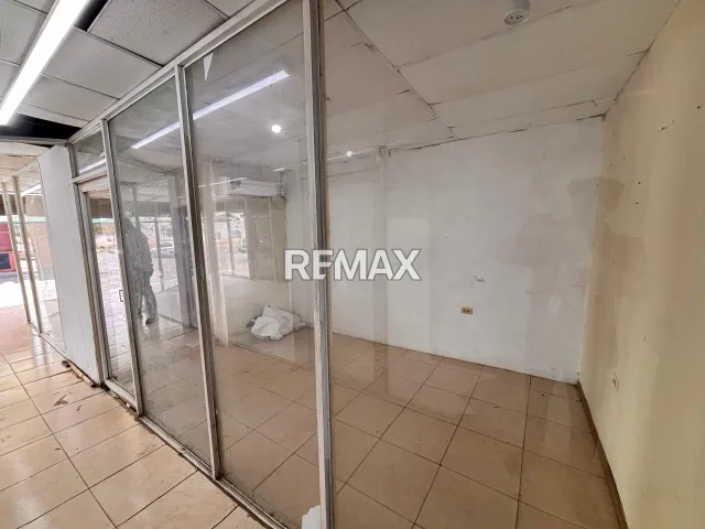 Local comercial ubicado estratégicamente - Foto 2