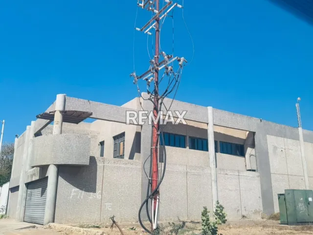 En Venta Edificio Comercial y Empresarial en Venta, Maraven. - Foto 1
