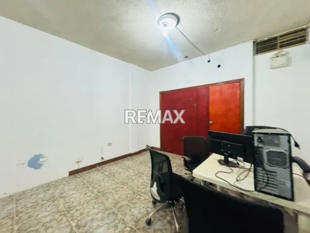En Venta Edificio Comercial y Empresarial en Venta, Maraven. - Foto 9