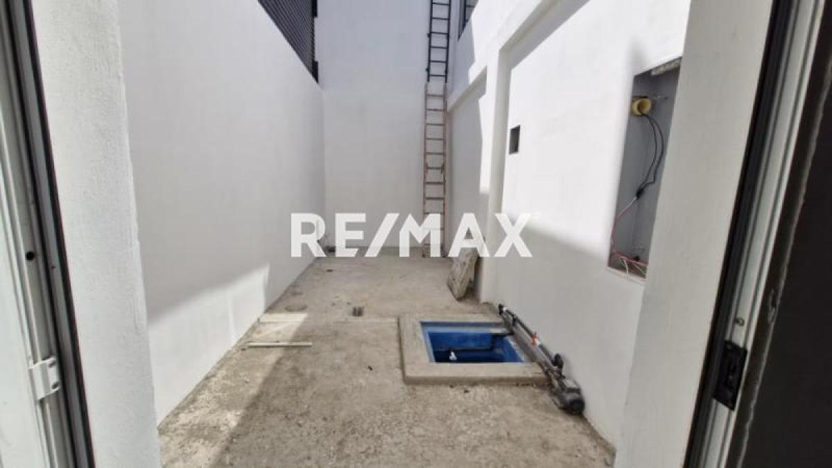 Local Comercial en Venta, Avenida Ollarvides, Puerta Maraven. - Foto 14