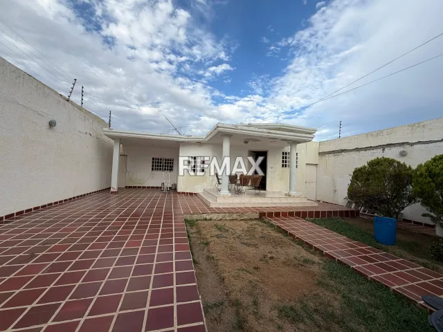 CASA EN VENTA , URB. SANTA IRENE - Foto 1