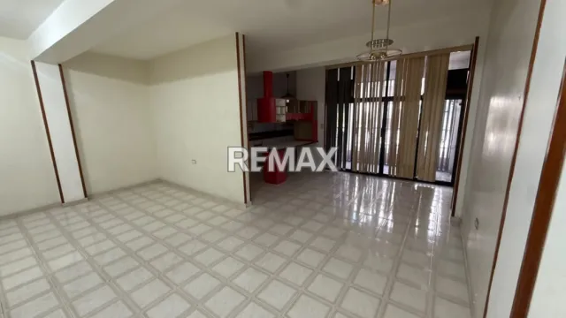 Edificio de 650 m² en alquiler en Punto Fijo · $2.000 - Foto 3