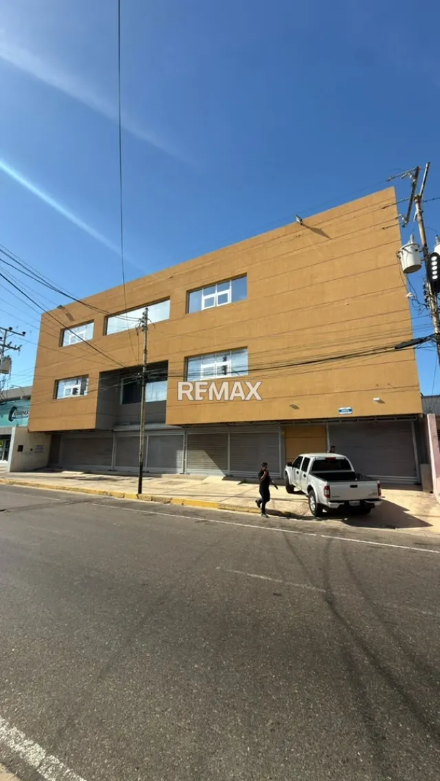 Edificio comercial en alquiler con almacen y oficinas administrativas - Foto 1