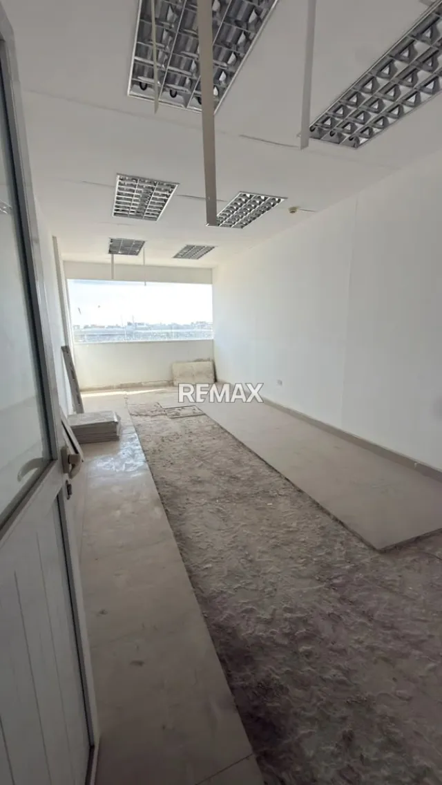 Edificio comercial en alquiler con almacen y oficinas administrativas - Foto 3