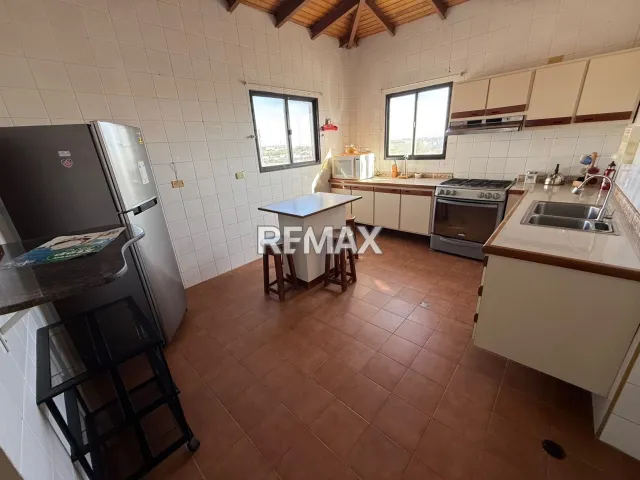 Apartamento de 4 hab. y 188 m² en venta en Santa Irene, Punto Fijo · $55.000 - Foto 3