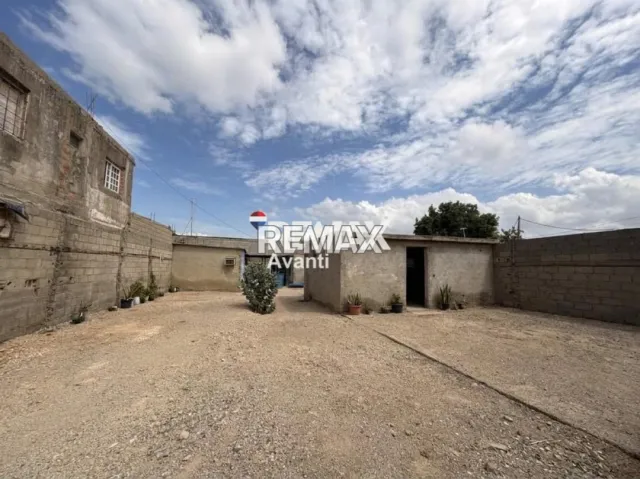 Galpón de 200 m² en venta en Av.intercomunal Ali Primera, Punto Fijo · $22.500 - Foto 2