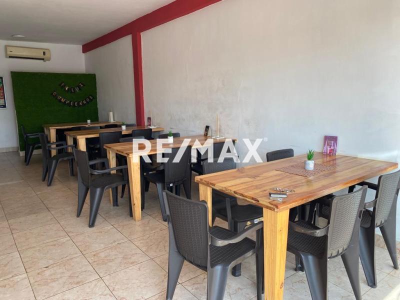 Se Vende Pizzería totalmente equipada en la puerta maraven