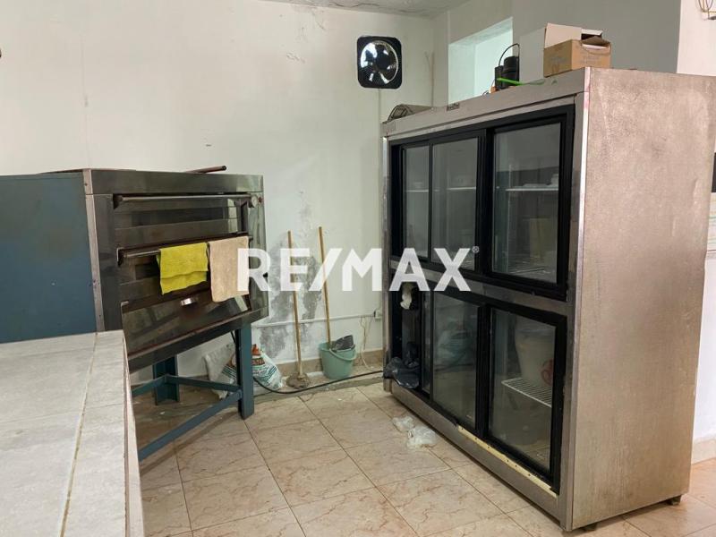 Se Vende Pizzería totalmente equipada en la puerta maraven