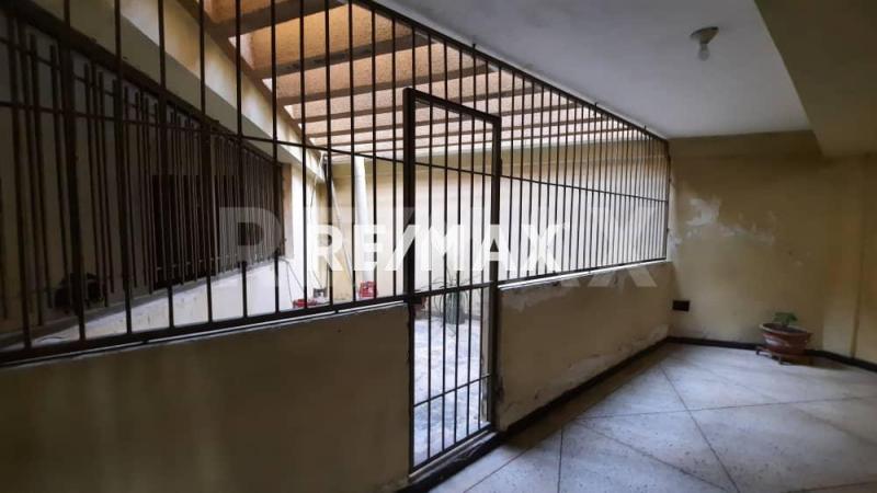 Apartamento en Venta Edificio La Fuente ubicado en la Avenida Jacinto Lara