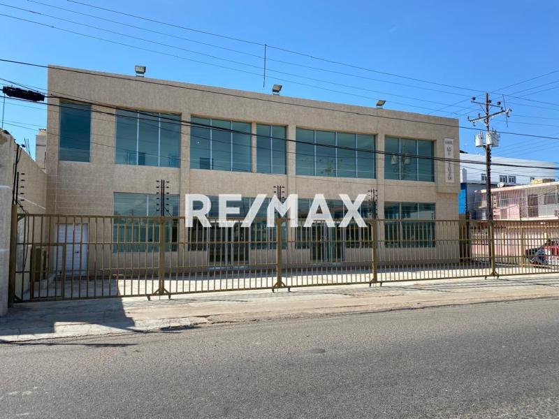 Edificio en Venta, Calle Bolivia con Ayacucho, Centro de Punto Fijo.