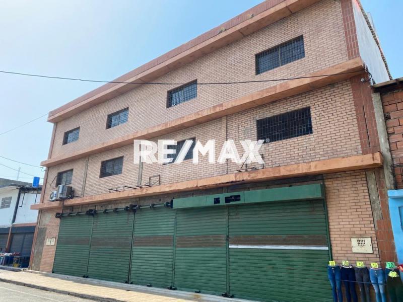 Edificio en Venta, Centro de Punto Fijo.