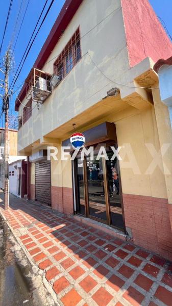 Edificio Comercial y residencial. Centro de punto fijo