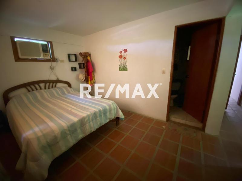 Posada y 3 locales en Venta, Hostal La Casona, Adicora.