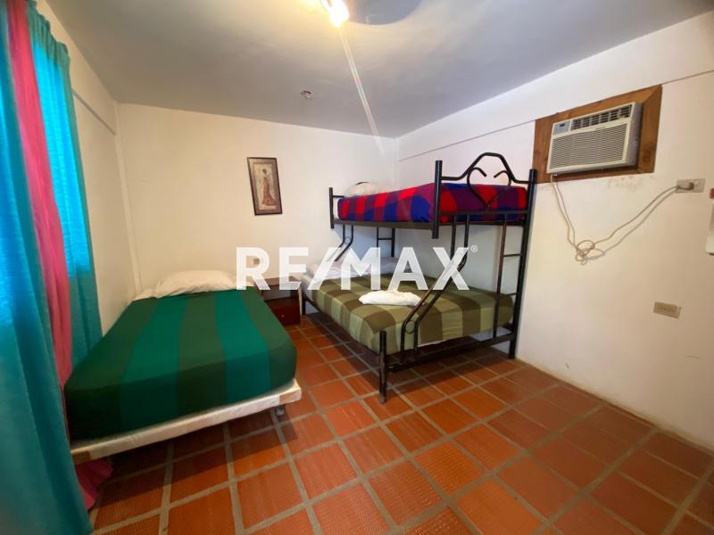 Posada y 3 locales en Venta, Hostal La Casona, Adicora.